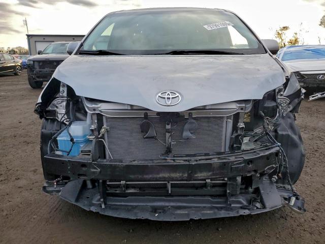 Toyota Sienna Xle Image 4