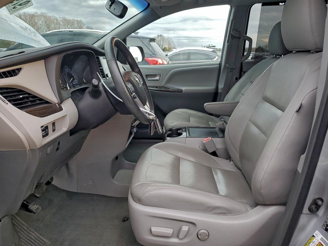 Toyota Sienna Xle Image 8