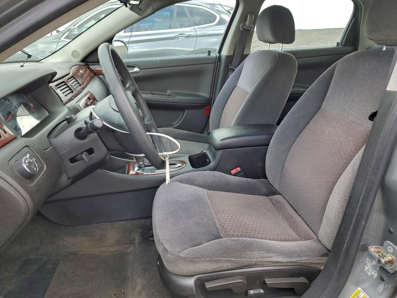 Chevrolet Impala Lt Image 12