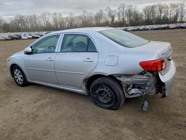 Toyota Corolla Base Image 9