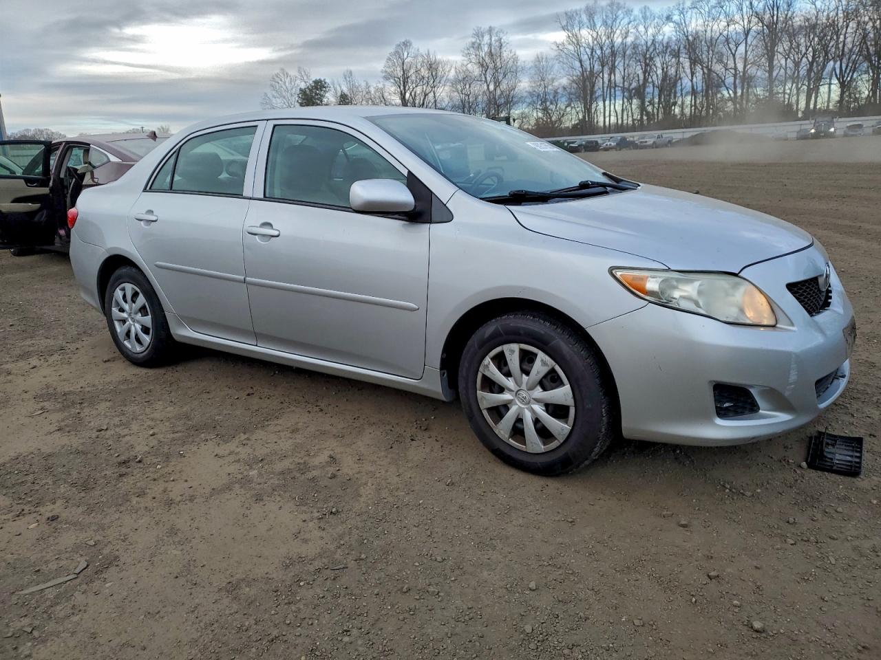 Toyota Corolla Base Image 12