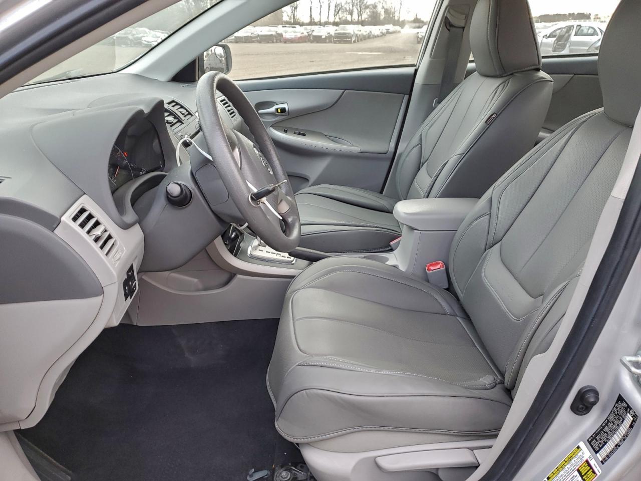 Toyota Corolla Base Image 3