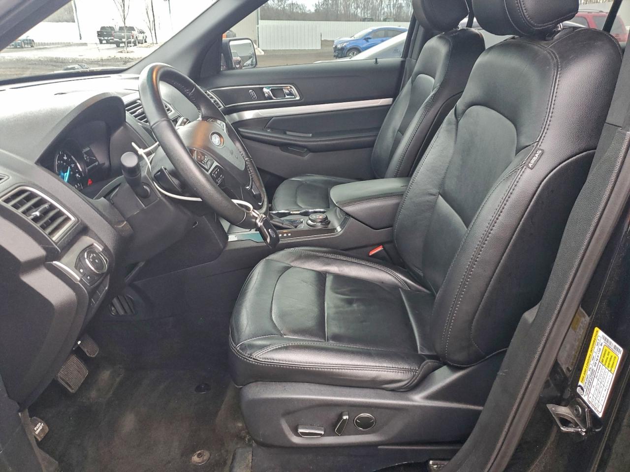 Ford Explorer Xlt Image 8