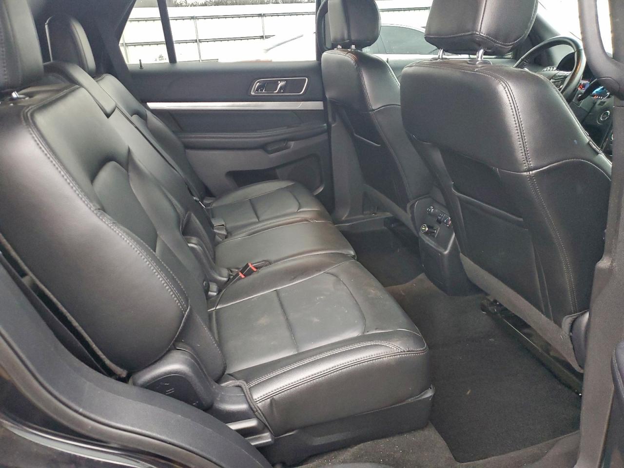 Ford Explorer Xlt Image 4