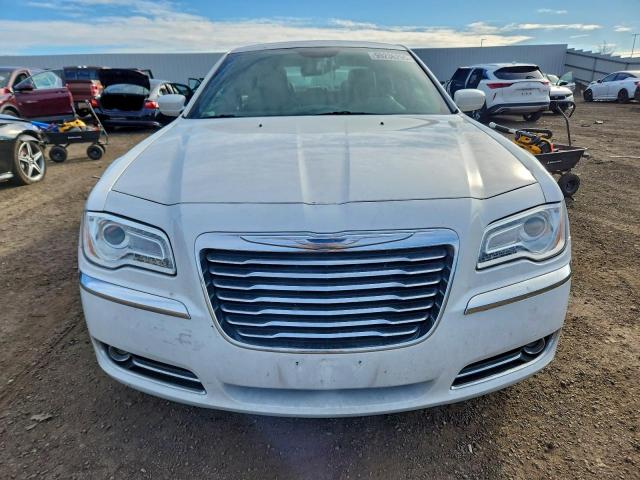 Chrysler 300 Image 10