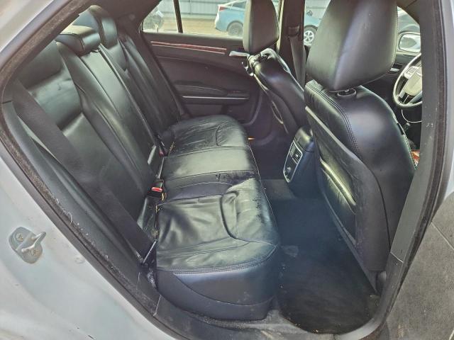 Chrysler 300 Image 2