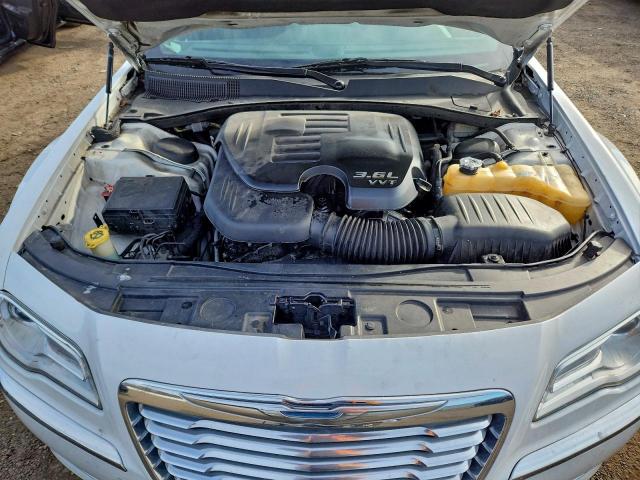 Chrysler 300 Image 9