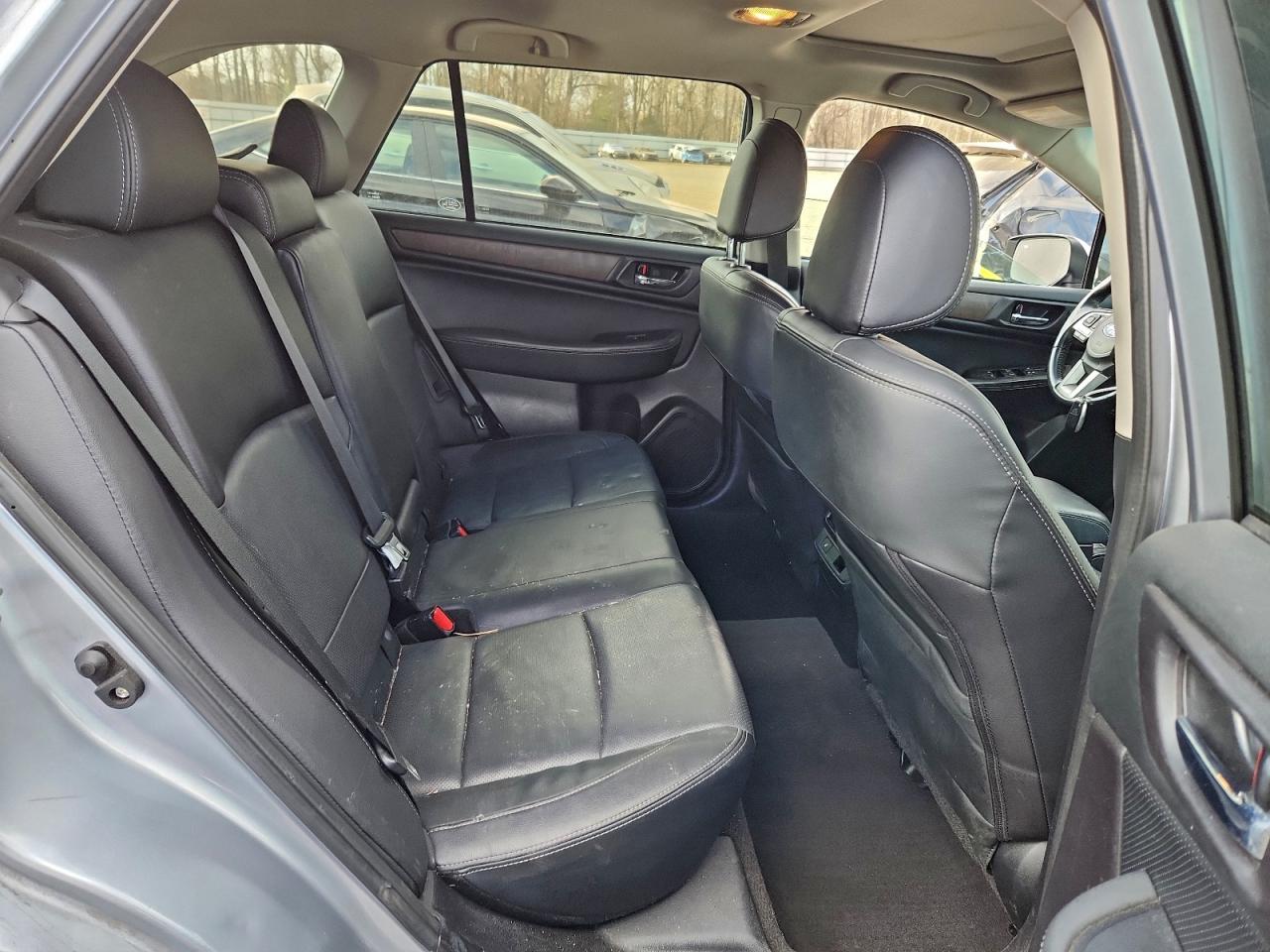 Subaru Outback 2.5i Limited Image 8
