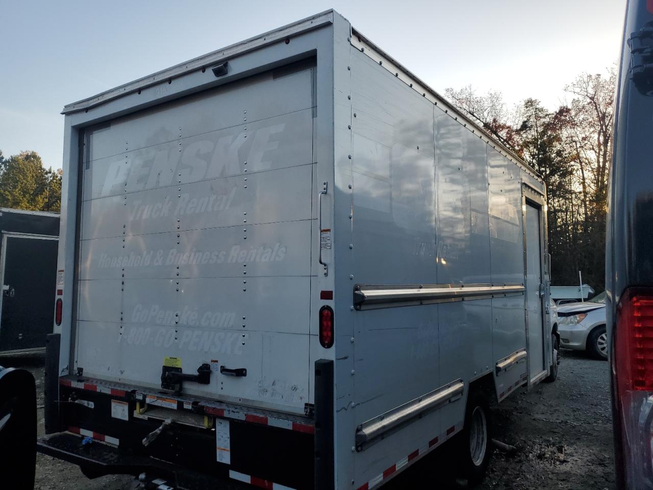 Ford Econoline E350 Super Duty Cutaway Van Image 11