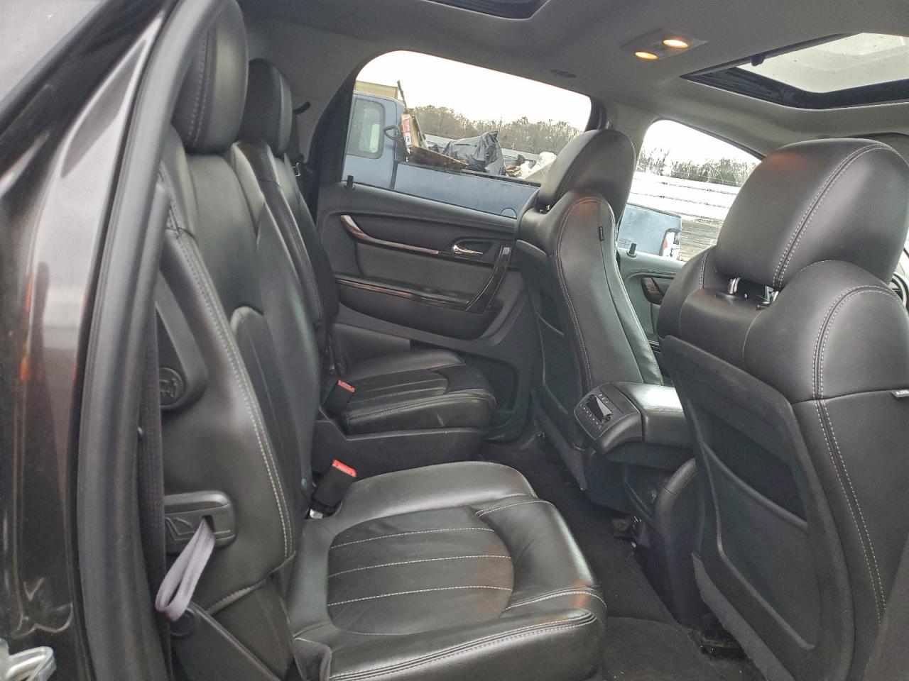 GMC Acadia Denali Image 11