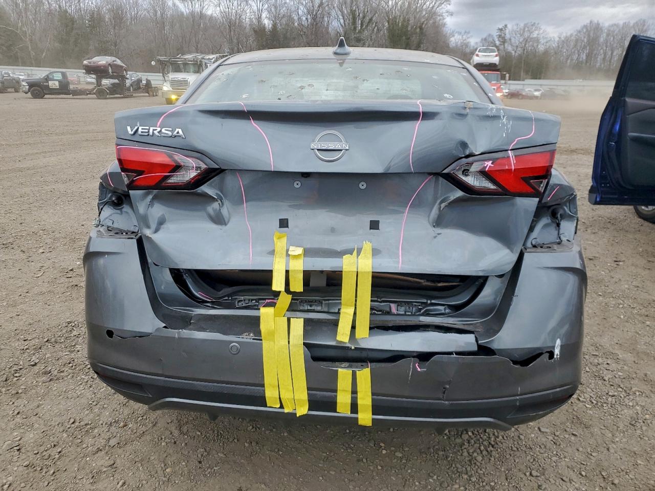 Nissan Versa Sv Image 9