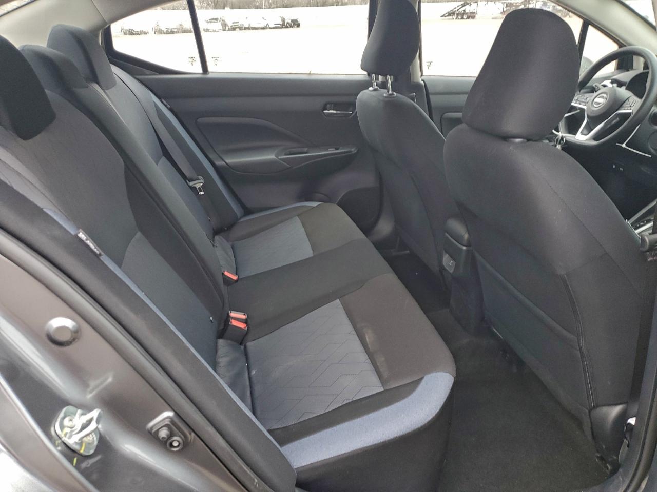 Nissan Versa Sv Image 11