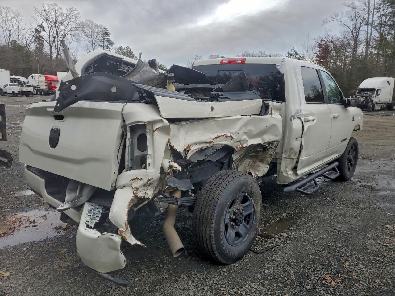 Ram 3500 Laramie Image 5