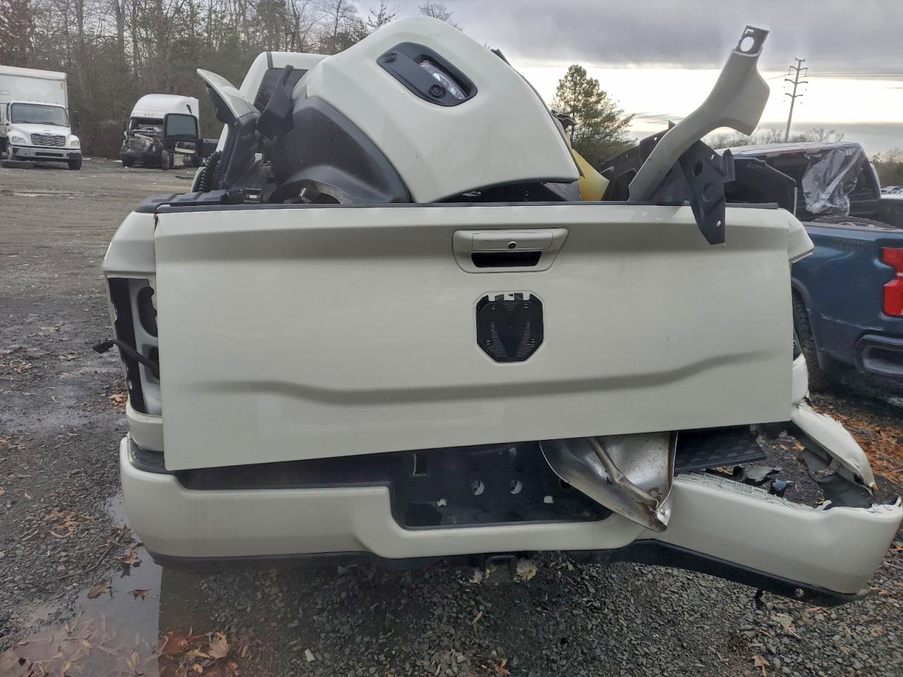 Ram 3500 Laramie Image 9