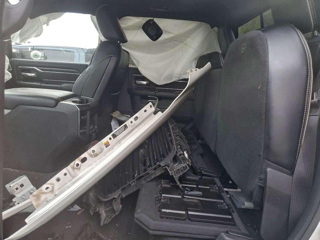 Ram 3500 Laramie Image 11