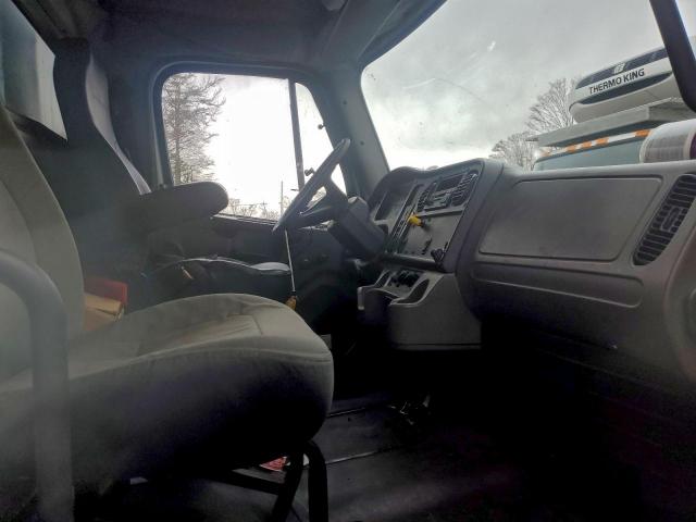 Freightliner M2 106 Medium Duty Image 4