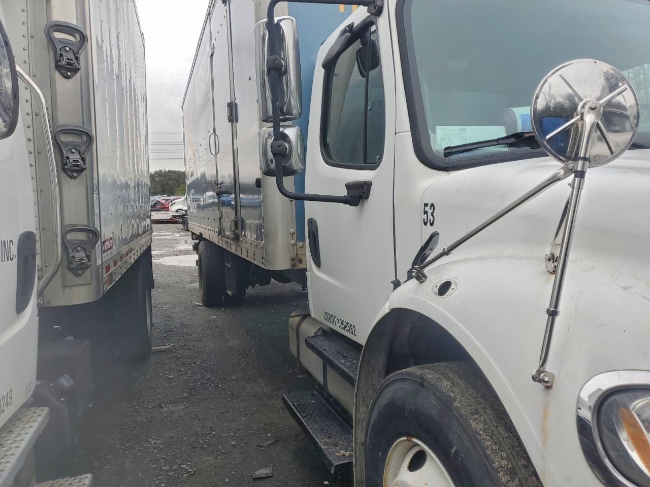 Freightliner M2 106 Medium Duty Image 5