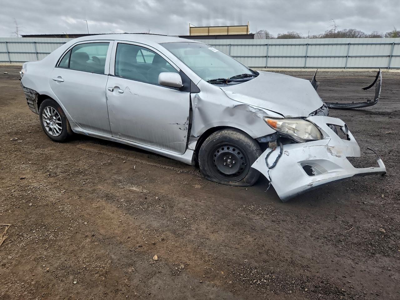 Toyota Corolla Base Image 9