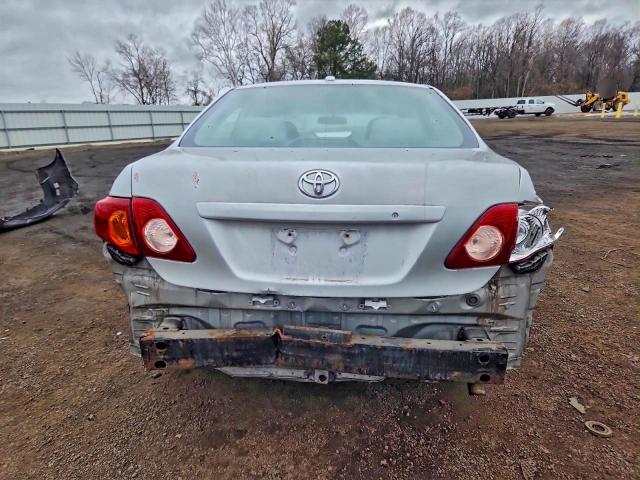 Toyota Corolla Base Image 11