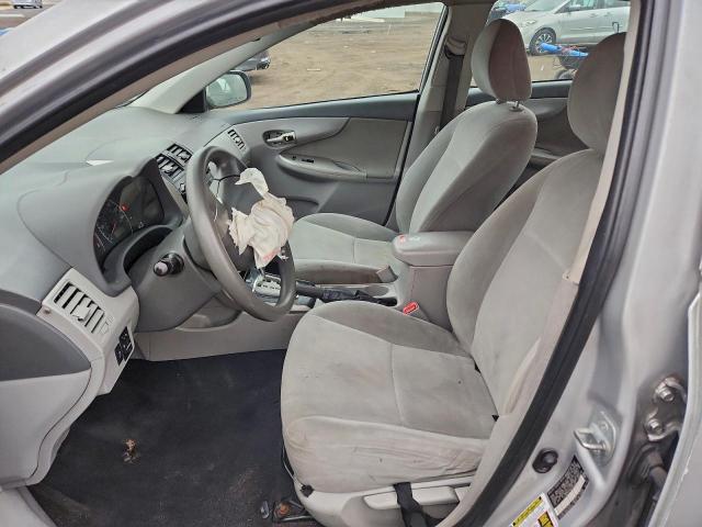 Toyota Corolla Base Image 2