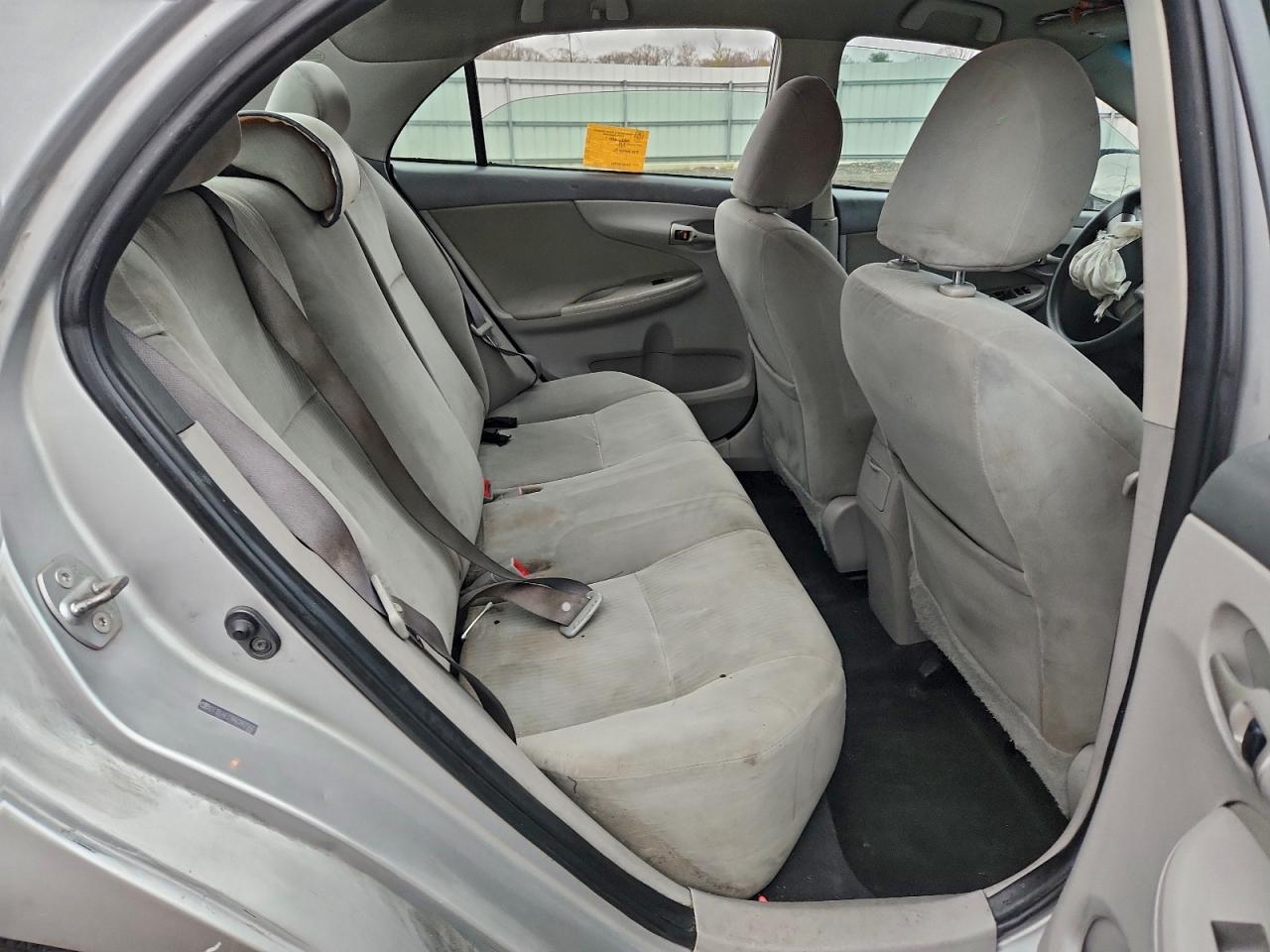 Toyota Corolla Base Image 6