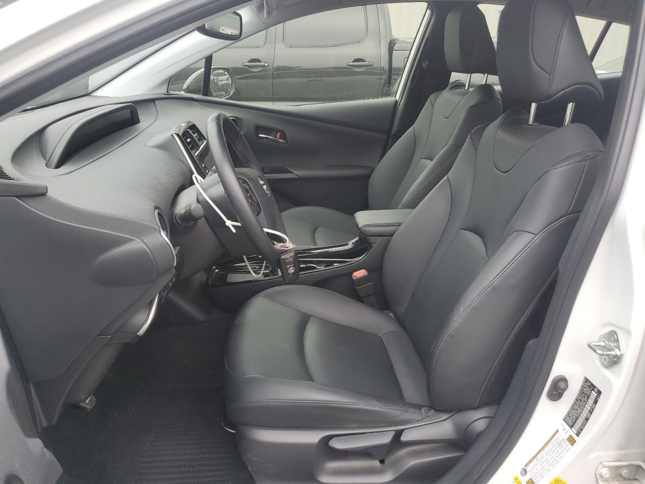 Toyota Prius Le Image 4