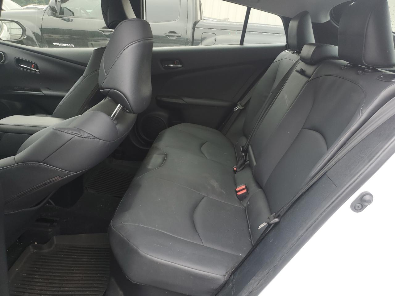 Toyota Prius Le Image 10