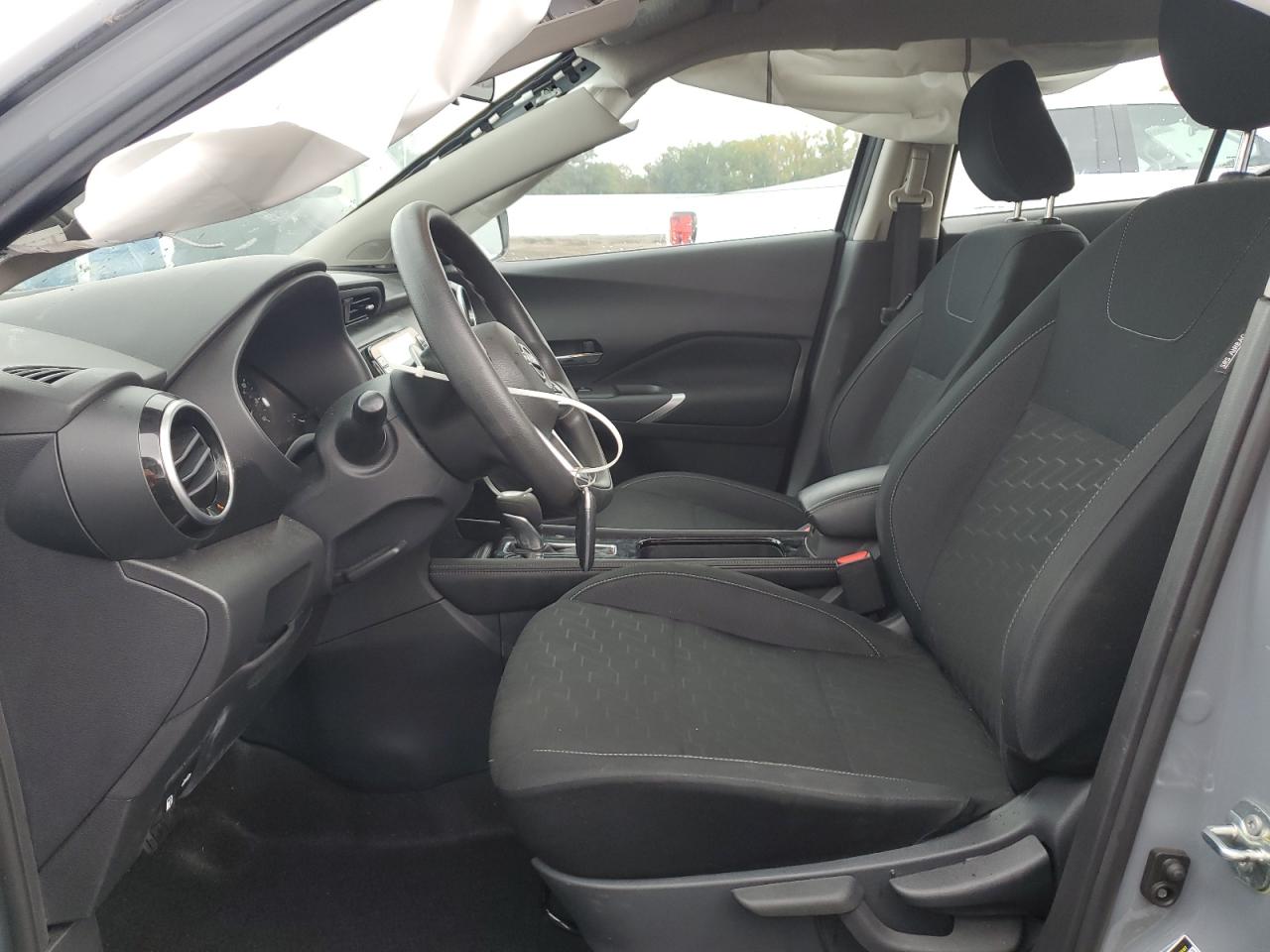 Nissan Kicks Sv Image 4