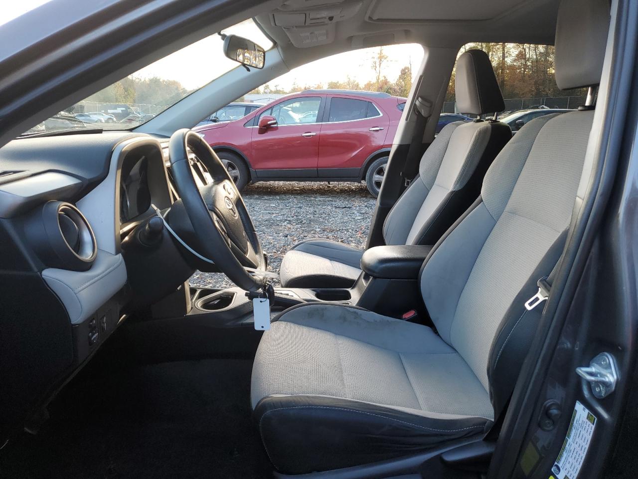 Toyota RAV4 Xle Image 4