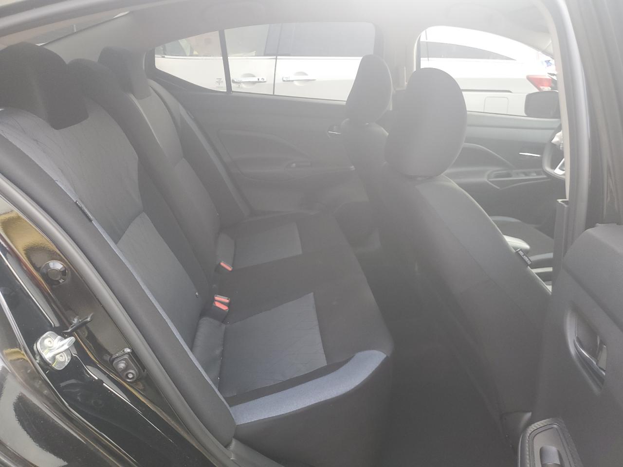 Nissan Versa Sv Image 8