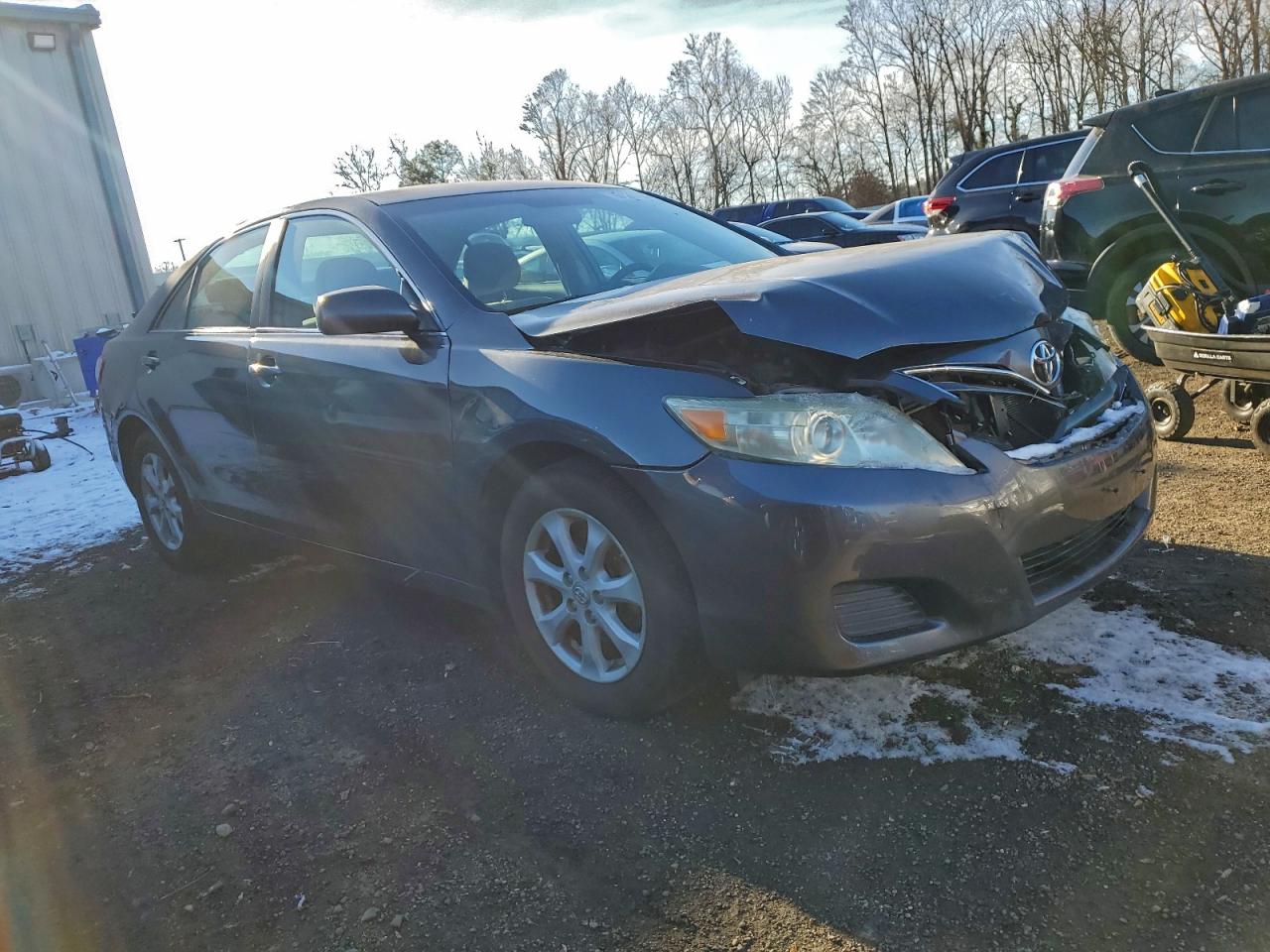 Toyota Camry Base Image 2