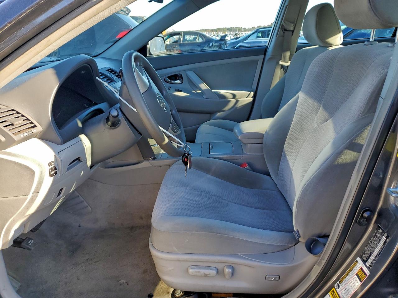 Toyota Camry Base Image 11