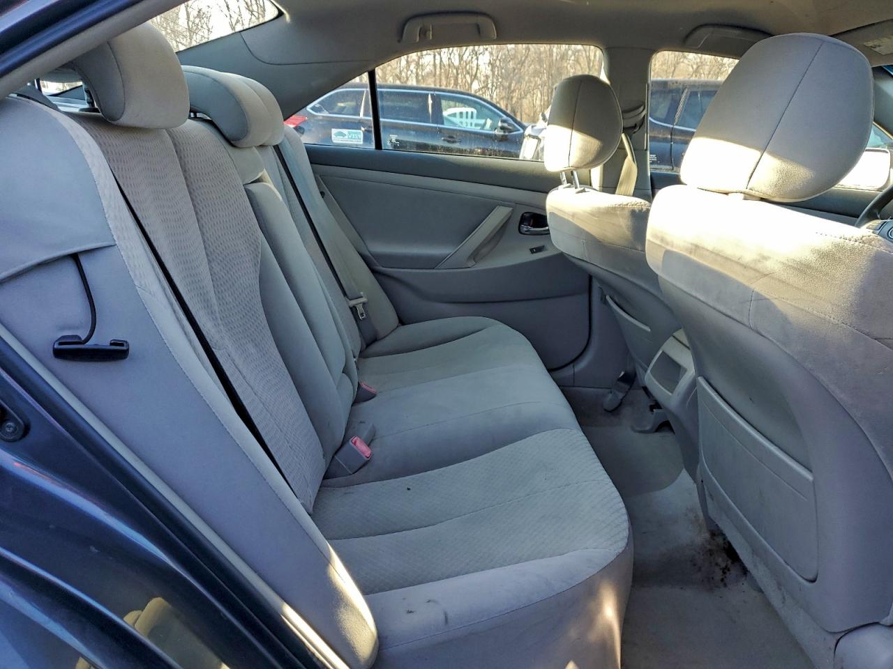 Toyota Camry Base Image 8