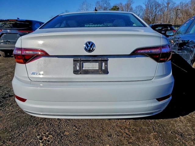 Volkswagen Jetta S Image 10