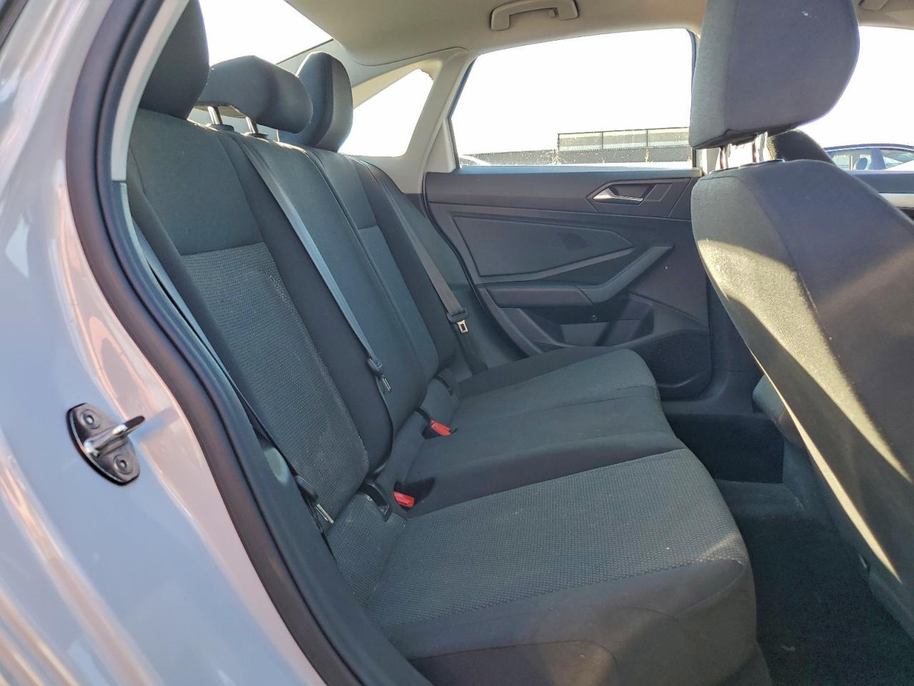 Volkswagen Jetta S Image 7