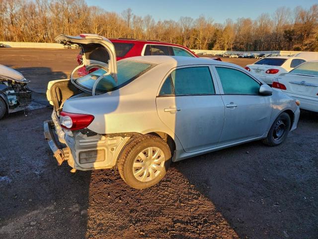 Toyota Corolla Base Image 3