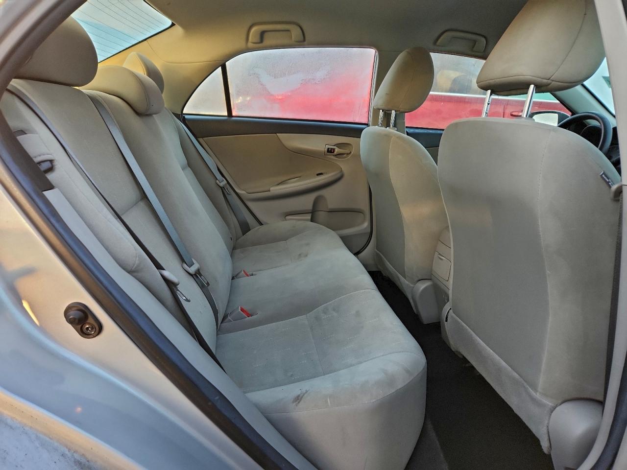 Toyota Corolla Base Image 12