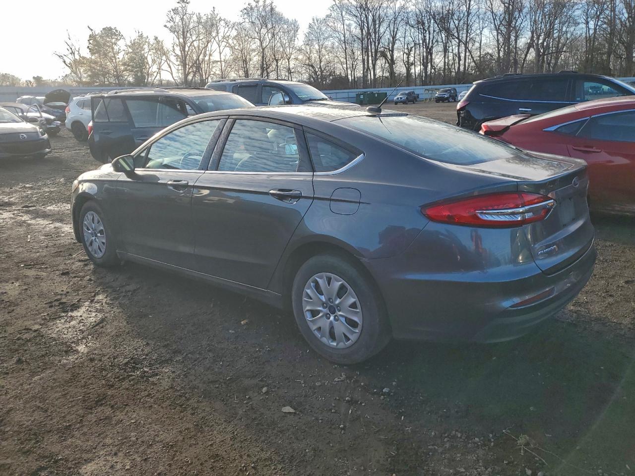 Ford Fusion S Image 2