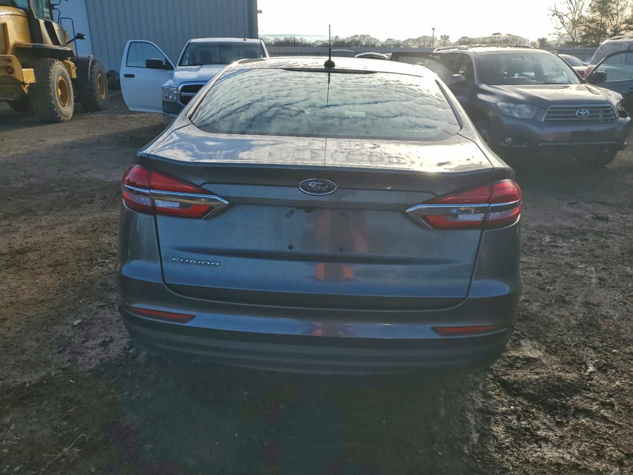 Ford Fusion S Image 7