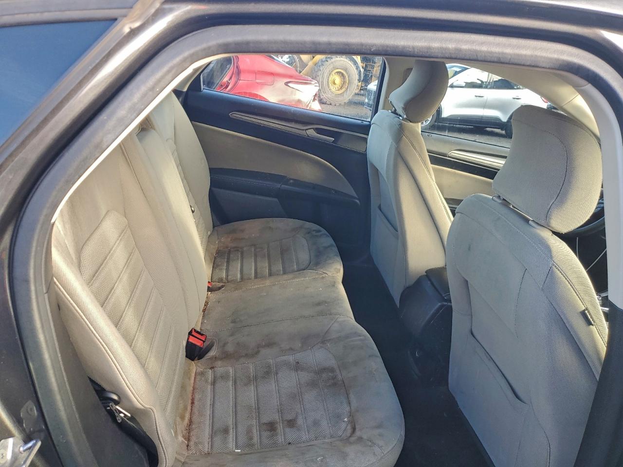 Ford Fusion S Image 10