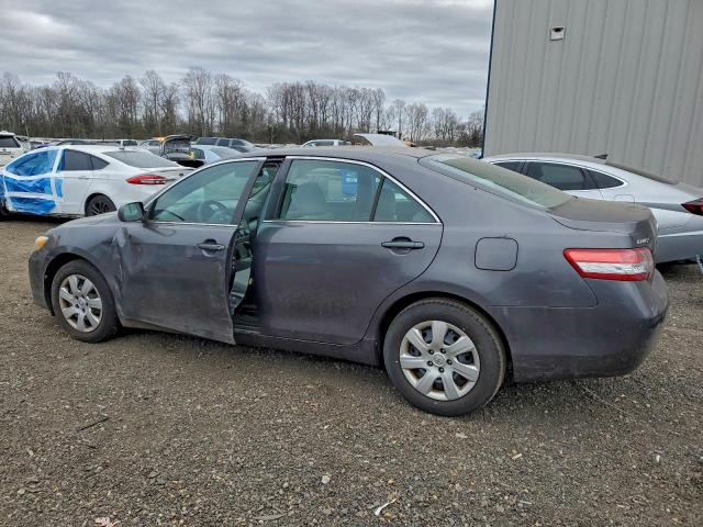 Toyota Camry Base Image 5