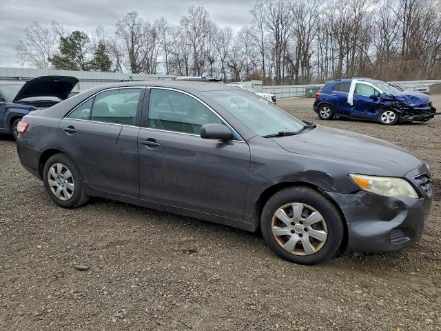 Toyota Camry Base Image 6