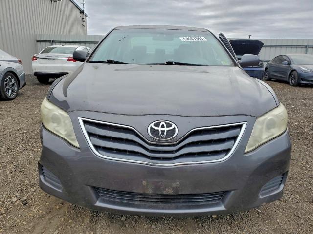 Toyota Camry Base Image 4