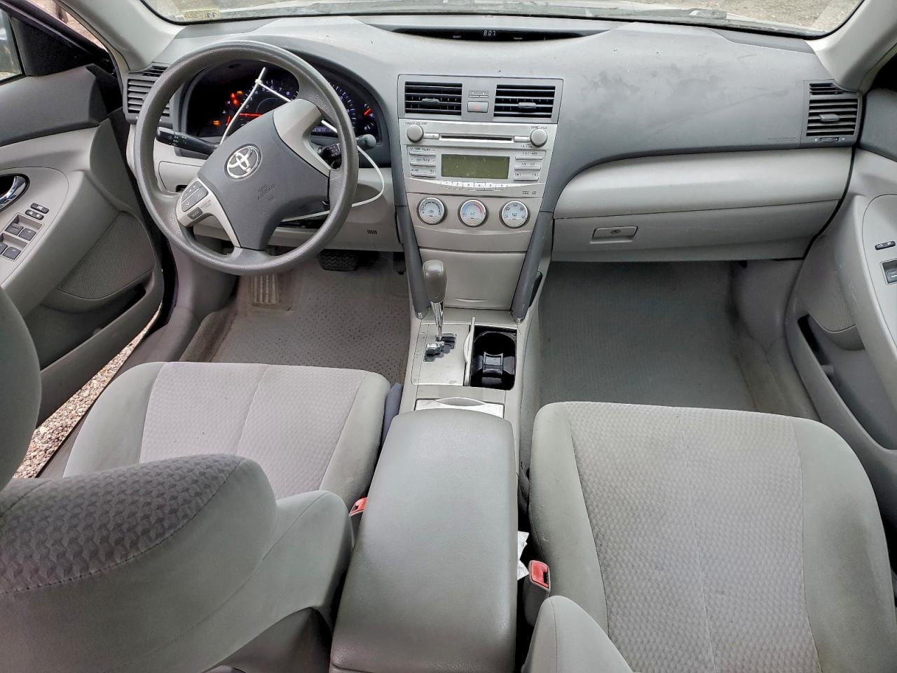 Toyota Camry Base Image 8