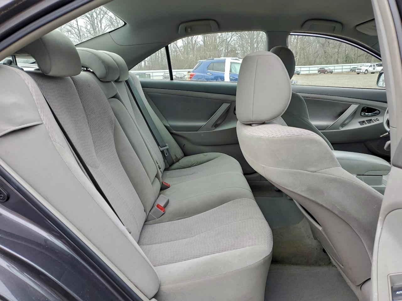 Toyota Camry Base Image 12