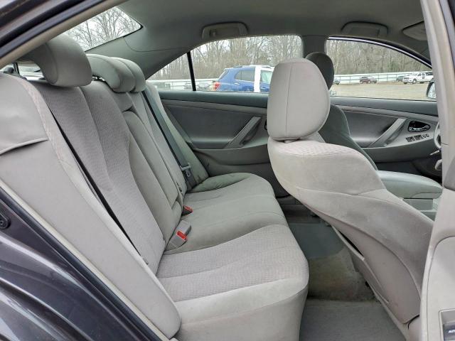 Toyota Camry Base Image 12