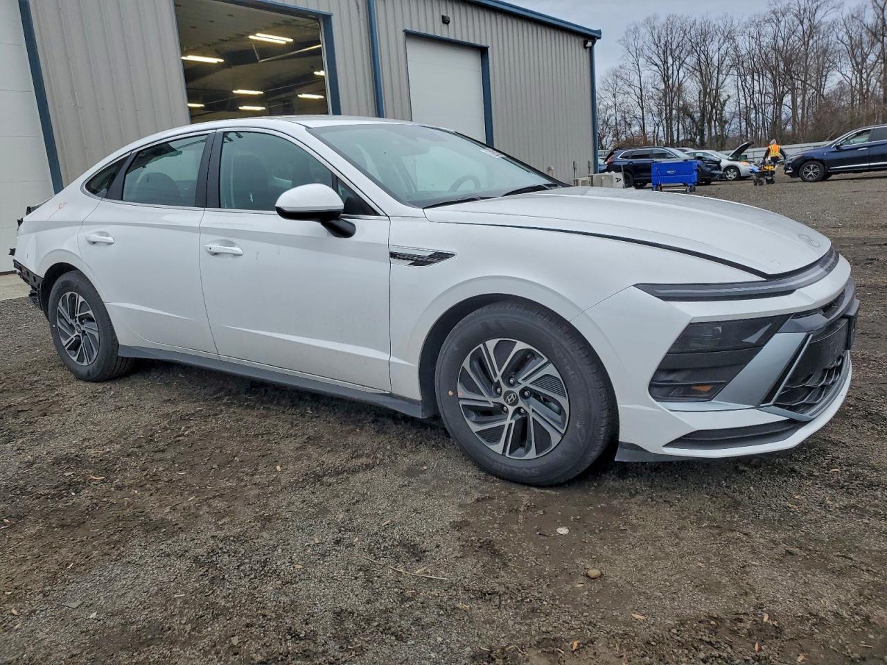 Hyundai SONATA Hybrid Image 12