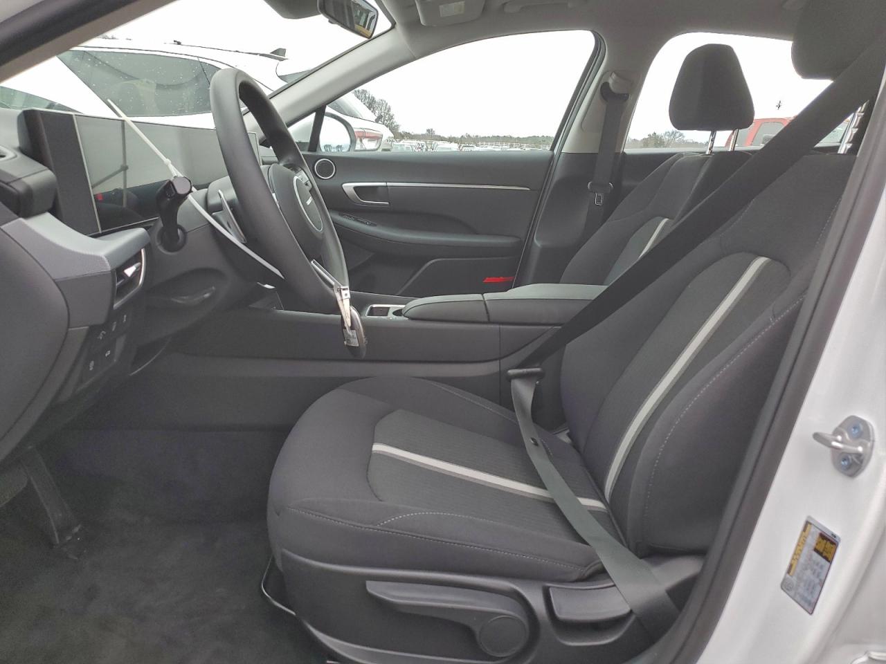 Hyundai SONATA Hybrid Image 2