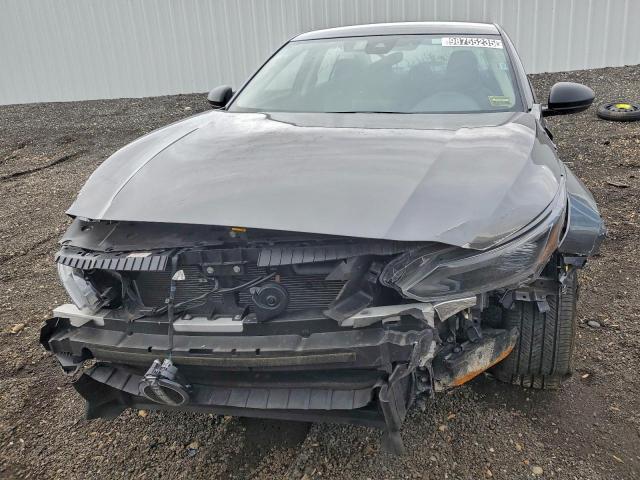 Nissan Altima Sv Image 2