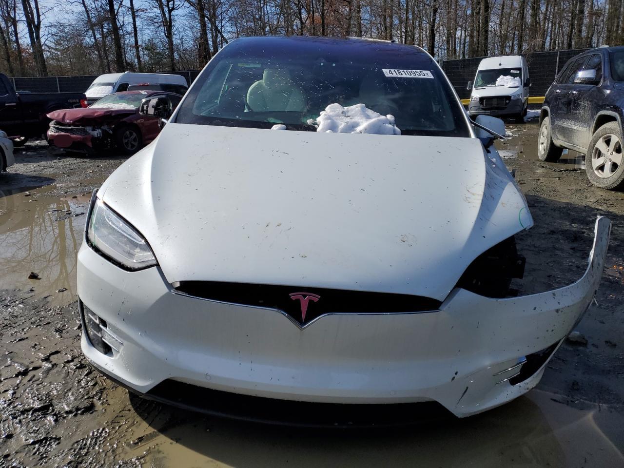 Tesla Model X Image 11